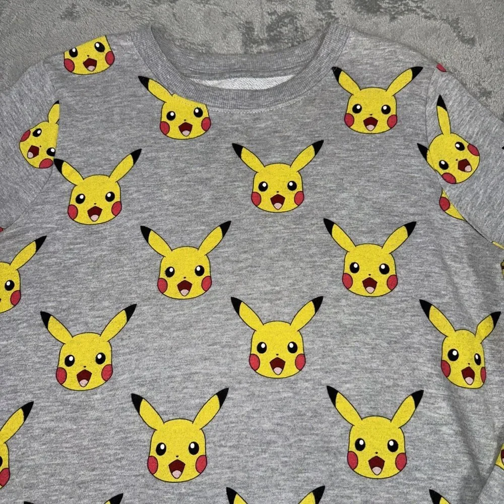 Doe Presents Pokemon Pikachu sweatshirt‎ crewneck Small